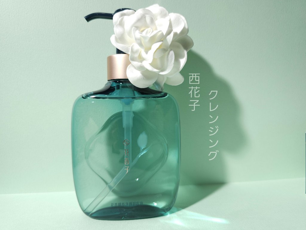 見た目でアガるクレンジング✨✨

花西子  花萃クレンジング
中国コスメのなかでも圧倒的なビジュアルで展開を続ける花西子 ～Florasis（フローラシス）はどれもこだわりぬいた素材と使い心地、他にないコンセプトで圧倒。花をモチーフとして据