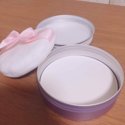 すっぴんパウダー ドリーミーカモミールの香り/クラブ/プレストパウダーを使ったクチコミ(2枚目)