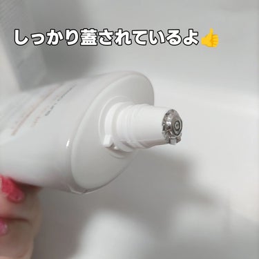 ダルバ
ウォーターフルトーンアップサンクリーム<ピンク>
50ml4200円 SPF50+PA++++

ダルバ様( @dalba_japan )からいただきました❣️

#PR 

白桃色トーンアップ(メイクアップ効果による)で透けツヤ肌へ導く紫外線カット×化粧下地❤

《使用感》
伸びが良くて柔らかいテクスチャーで、少量で充分👍
ベタベタしにくく、しっとりした使用感が好きです❤

ツヤ感も出てつるんとした仕上がりに嬉しいです😀

顔色がパッと明るくなった気がして、外出しない時は来客があってもスキンケアの後にこれだけで過ごせました✨

UVカット値も高いからこれから夏に向けて手放せないアイテムになりそうです😍

✧••┈┈┈┈┈┈••✧
ご購入は
Qoo10公式ショップで✨
✧••┈┈┈┈┈┈••✧

#ダルバ #トーンアップ日焼け止め #日焼け止め下地 #UVカット #ツヤ肌メイクをキープ #白桃色トーンアップ #毛穴カバー #透けツヤ肌  #春の紫外線対策 の画像 その2