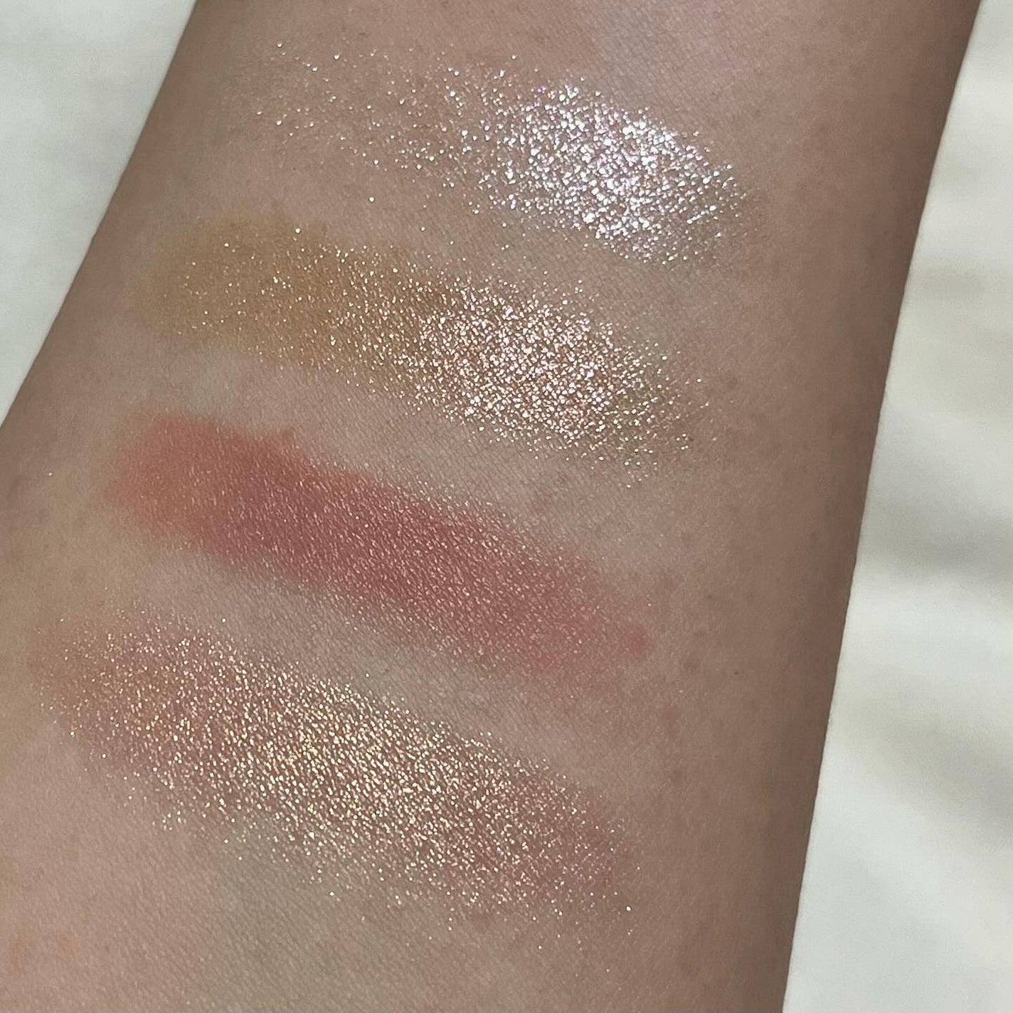 リュクス アイシャドウ クォード グロウ ウィズ ラブ コレクション/BOBBI BROWN/アイシャドウパレットを使ったクチコミ(4枚目)