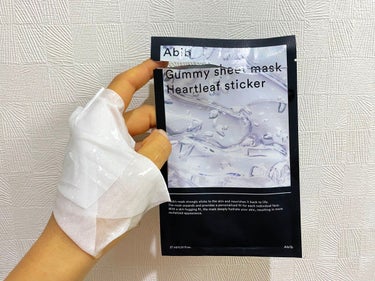 💓Abib💓
Gummy sheet mask Heartleaf sticker

☆良い点
封を開けた瞬間から溢れる液にビックリしました😆💯
シートマスクにはもちろんのこと、袋にはたぷたぷに贅沢なほどの液が入っておりました。

☆気になる点
無し

☆香り
無香料

☆テクスチャー
トロッとした濃厚な美容液です。
プルンプルンとしたパックがしっかりと肌に密着して、パックに吸い付かれてると思うくらいフィットします🐙

☆感想
今まで使用したシートマスクで歴代Ｎｏ．1です😭💯‼︎‼︎
使用感も保水力も完璧です🙆‍♀️
袋に残った液で、ボディー全身もケアできて嬉しいです😊

✂ーーーーーーーーーーーーーーーーーーーー
写真三枚目は、袋に残った液です😭
こんなに贅沢に入っています‼️


 #My推しコスメ  #一生リピ宣言 の画像 その1