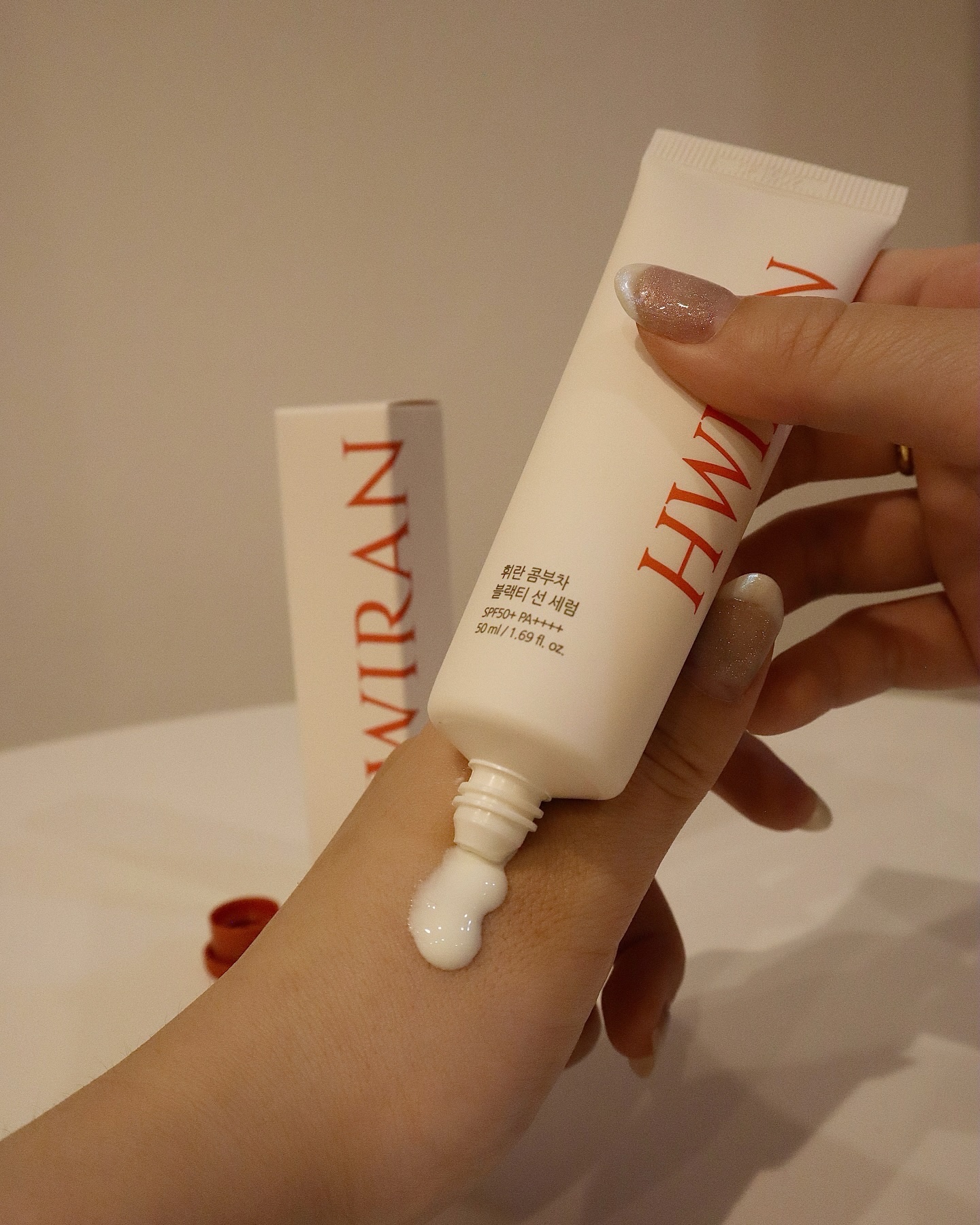 コンブチャブラックティーサンセラム/HWIRAN/日焼け止めクリームを使ったクチコミ（2枚目）