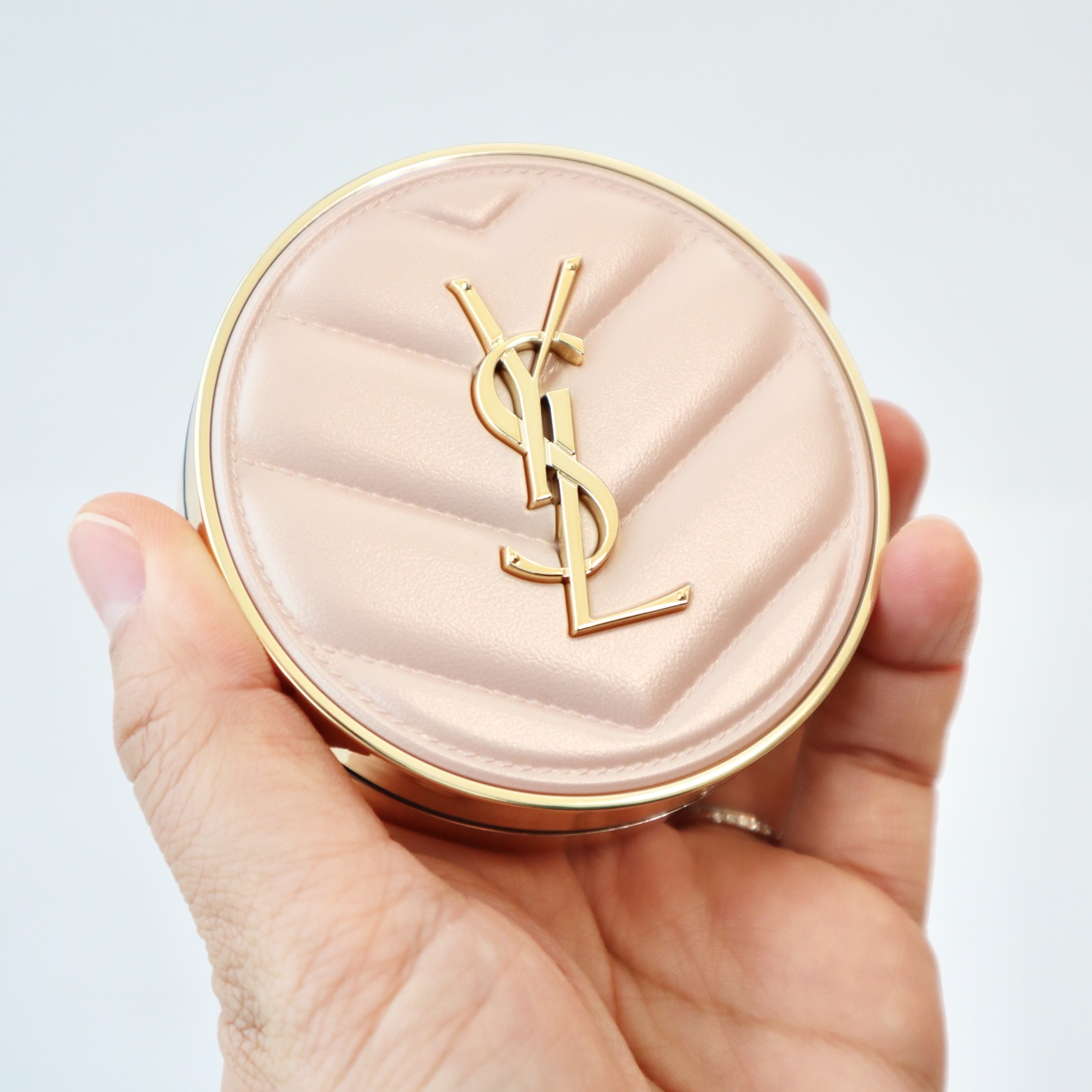 ラディアント タッチ グロウパクト B20/YVES SAINT LAURENT BEAUTE/クッションファンデーションを使ったクチコミ（1枚目）