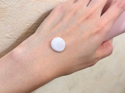 キューミースウィートボムホワイトクリーム/AGARISM/ボディクリームを使ったクチコミ(2枚目)