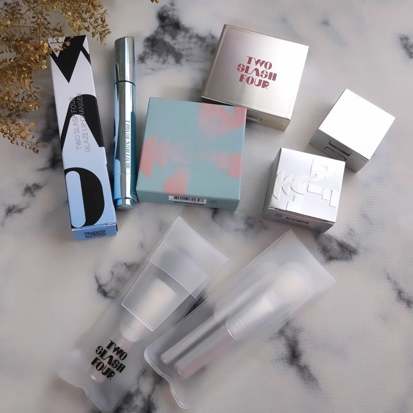 ストロビングフェイスキューブ/TWO SLASH FOUR/ハイライトを使ったクチコミ（2枚目）