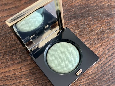 リュクス アイシャドウ リッチスパークル #L30 コスミック/BOBBI BROWN/シングルアイシャドウを使ったクチコミ（2枚目）