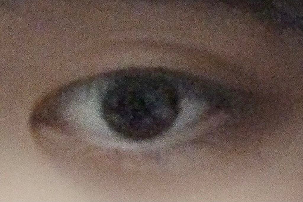 Мэи on LIPS 「こんにちは!最近困っていることが出てきました…アイシャドウを塗..」(2枚目)