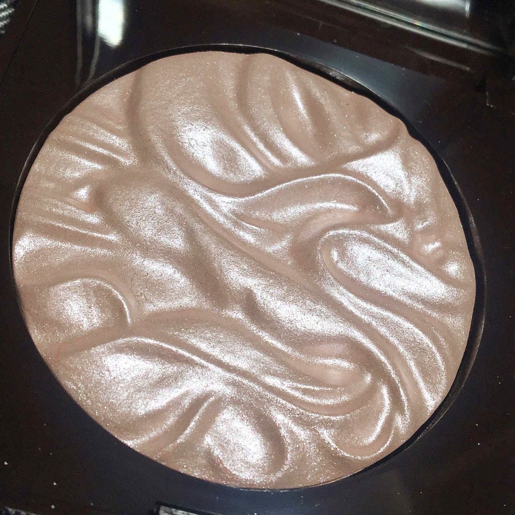 フェイスイルミネーター/ローラ メルシエ/パウダーハイライトを使ったクチコミ（2枚目）