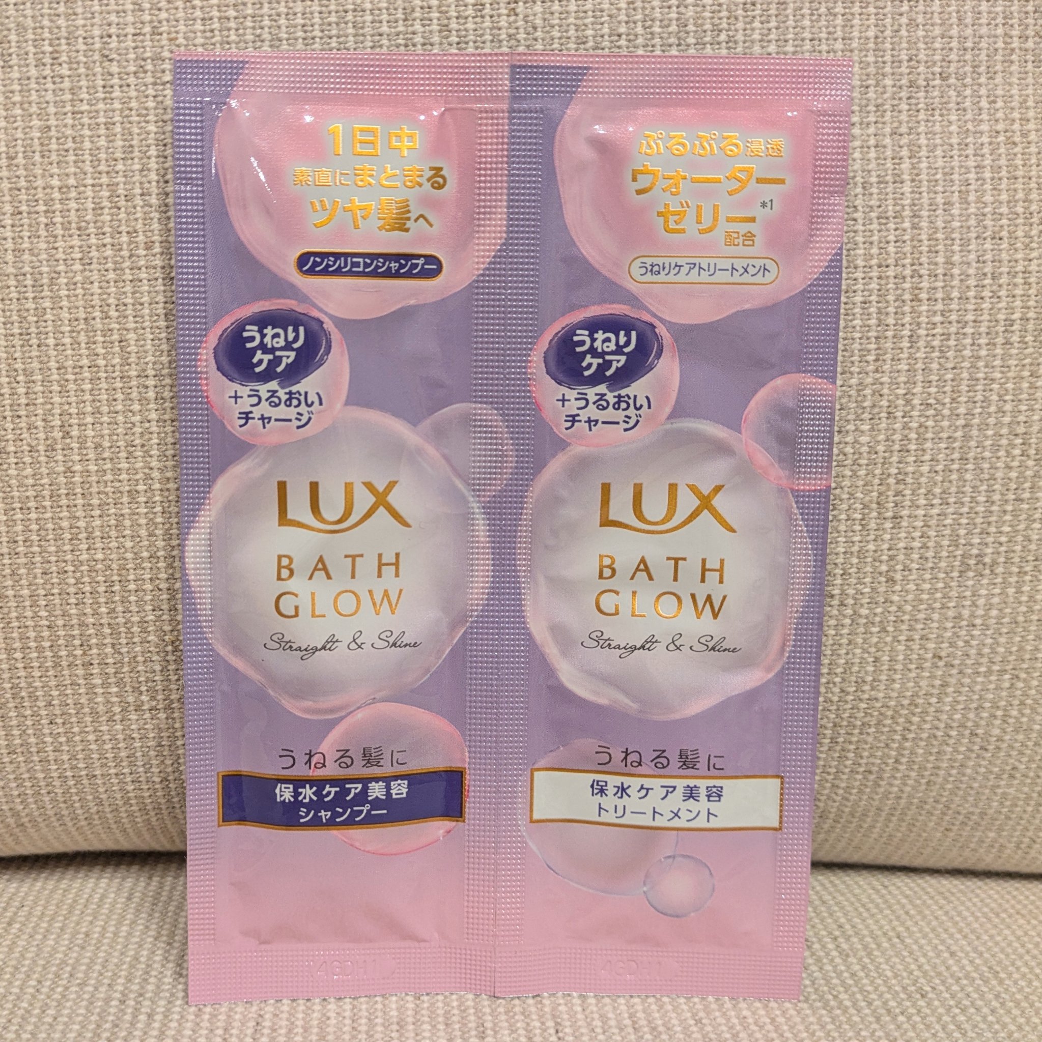 自分にあうシャントリ探し中なので
LUXのバスグロウ ストレート&シャイン シャンプー/トリートメントのパウチタイプを購入しました。

シャンプーはもこもこ。洗い流したあともきしんだり、
嫌な感じがしません。
トリートメントも髪馴染みが良く
