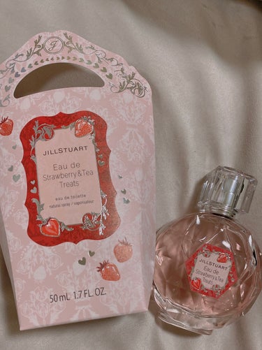 JILL STUARTオード ストロベリー&ティー トリーツ 


2月頃に限定発売されたストロベリーティーの香りの香水🍓🫧🫖
最近ようやく開封したのでレビューです！

スッキリとしたストロベリーティー