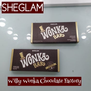 SHEINのコスメSHEGLAMのチャーリーとチョコレート工場のWilly Wonka Chocolate Factoryコラボのアイシャドウパレットのレビュー。
３枚目がスウォッチで４枚目がアイメイク