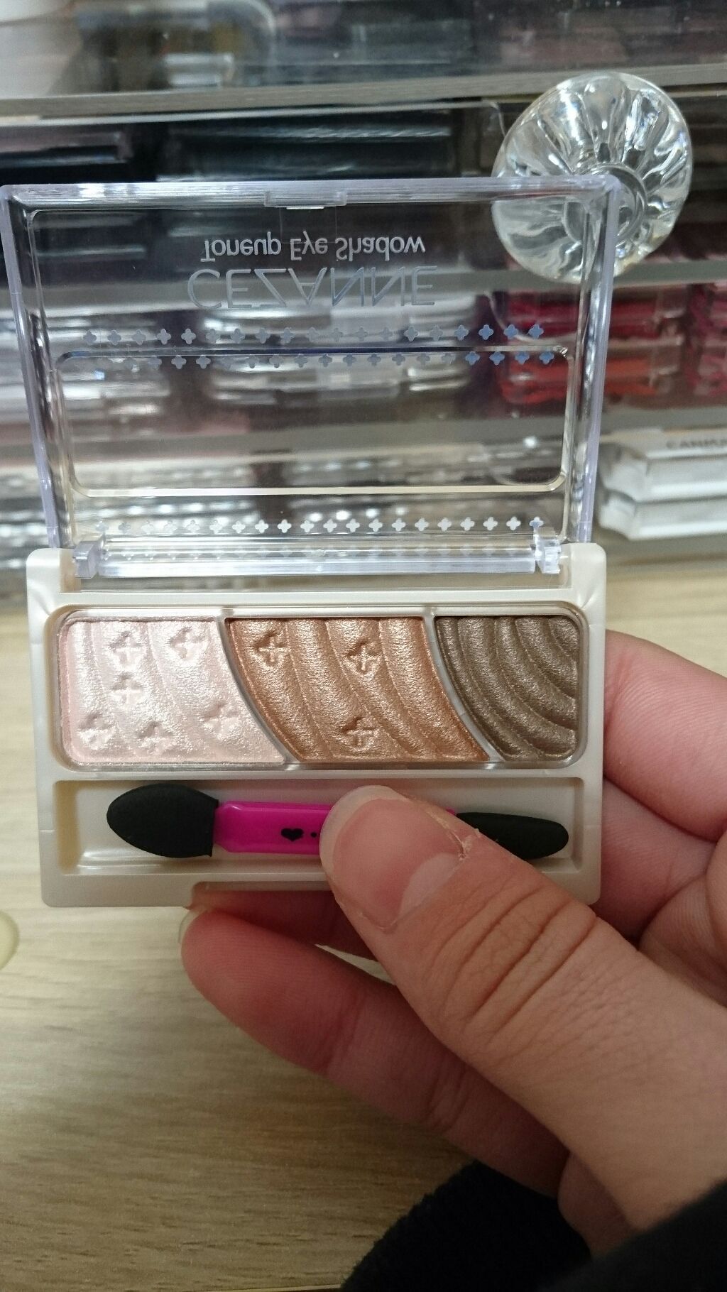 トーンアップアイシャドウ/CEZANNE/アイシャドウパレットを使ったクチコミ(2枚目)