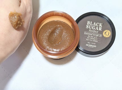 ブラックシュガー パーフェクト エッセンシャル スクラブ2X/SKINFOOD/洗い流すパック・マスクを使ったクチコミ(2枚目)