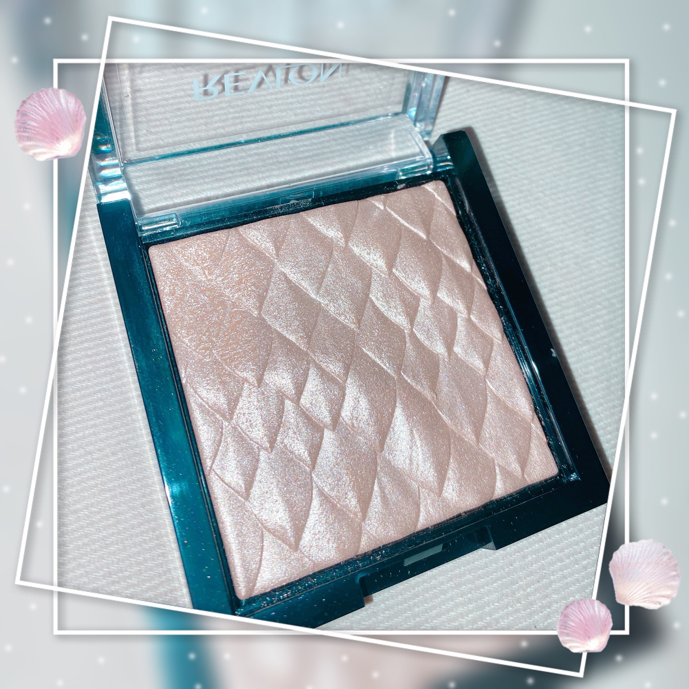 スキンライト プリズマティック ハイライター/REVLON/プレストパウダーを使ったクチコミ（1枚目）