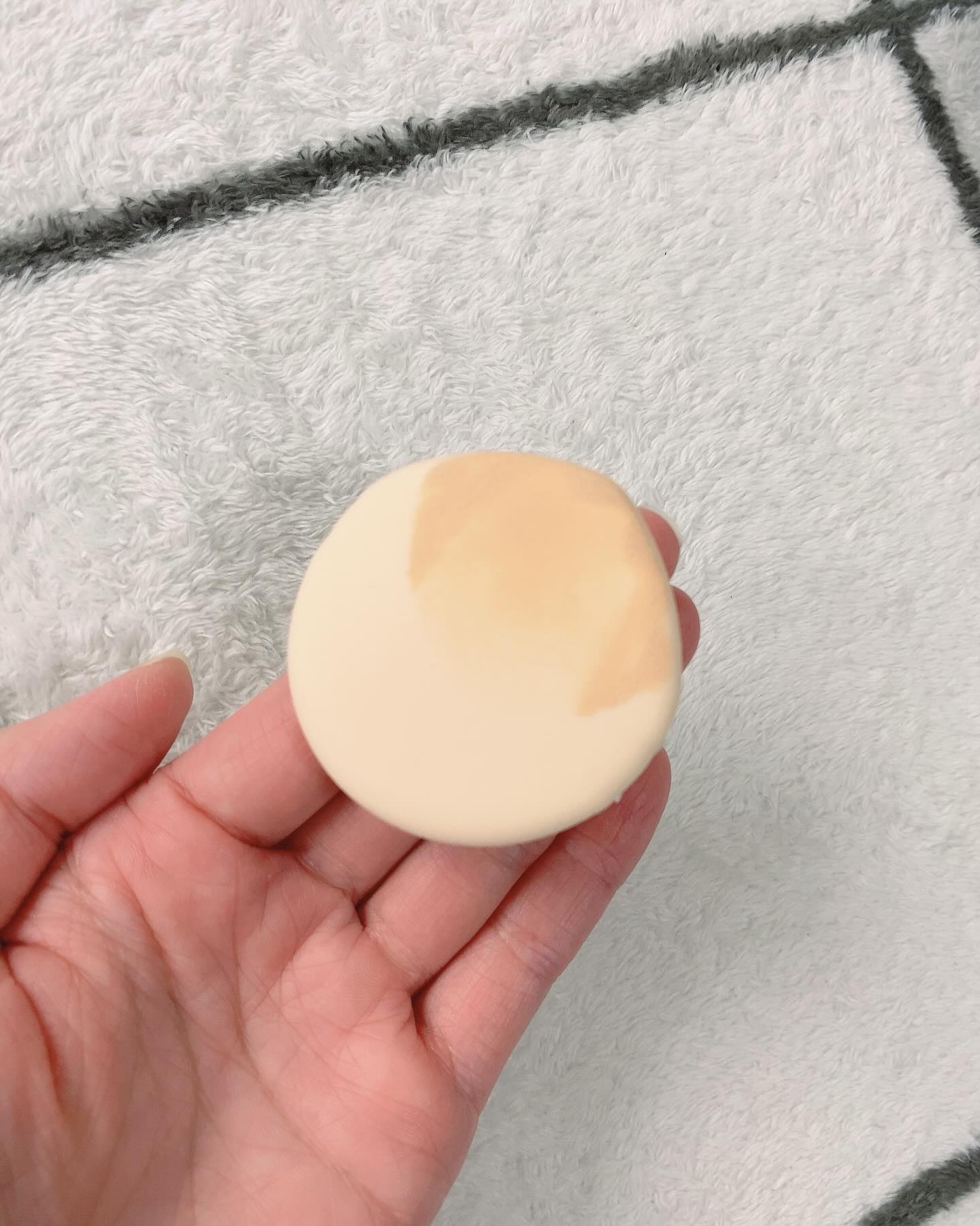 セカンドスキンメッシュマットクッション 17 ポーセリン/hince/クッションファンデーションを使ったクチコミ（3枚目）