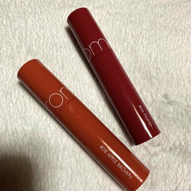 

-rom&nd JUICY LASTING TINT -

ティントで有名なリップを購入。
私は#08と#06 を買いました!!

ティントのわりにツヤがあって、
私は色落ちをしたくない時に使ってま