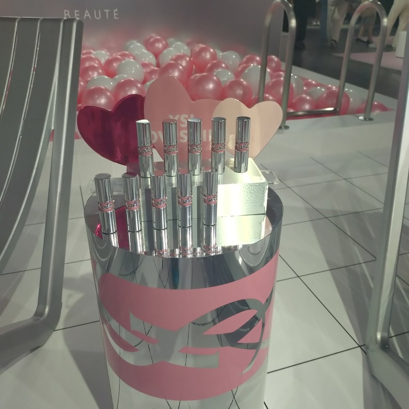 fumi社長(43) on LIPS 「イブサンローランの渋谷ポップアップイベント、先日行ってきました..」(3枚目)