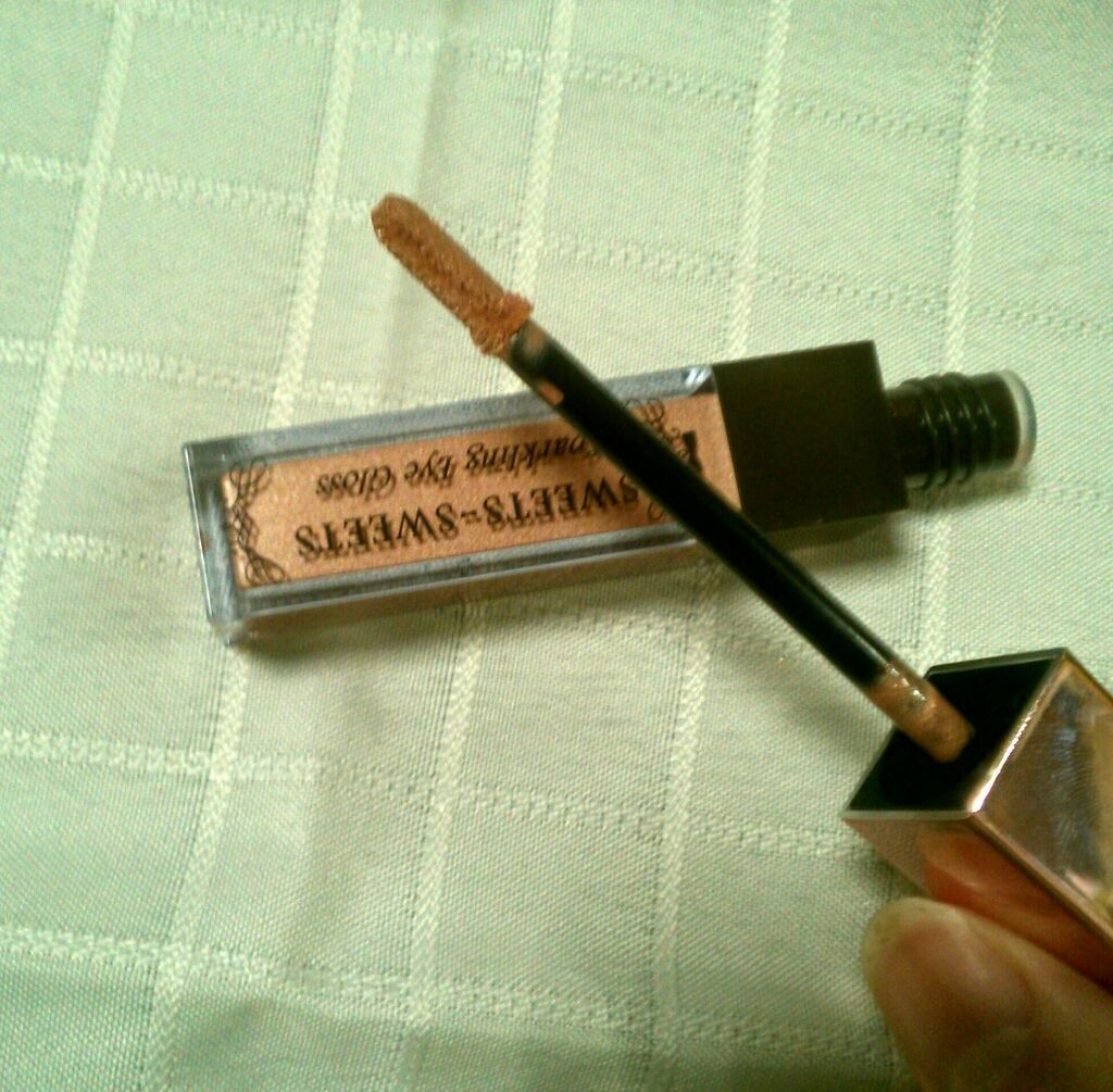 スパークリングアイグロス/スウィーツ スウィーツ/リキッドアイシャドウを使ったクチコミ(2枚目)