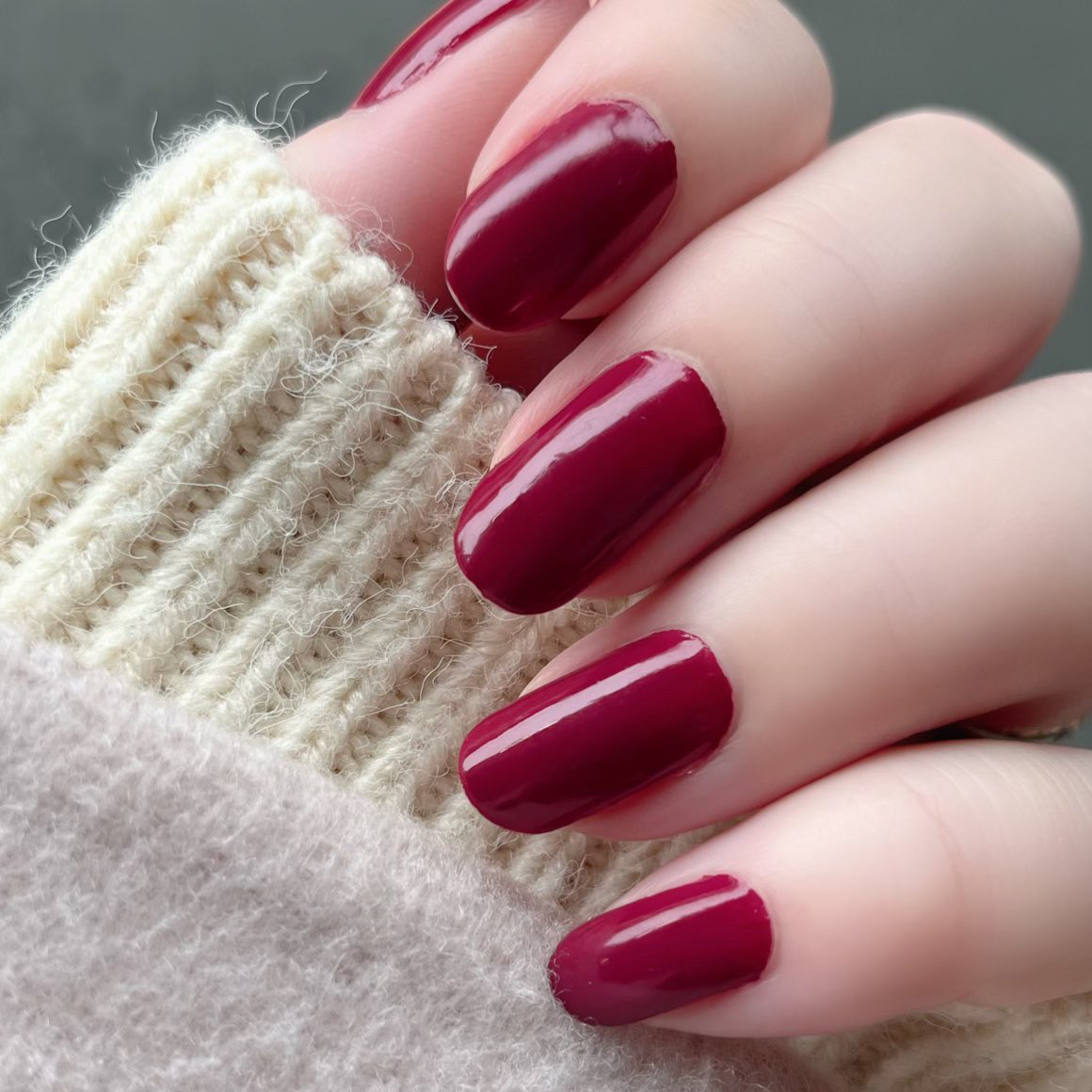 ヴェルニ ロング トゥニュ｜CHANELの口コミ - ブルベさんでニットで赤