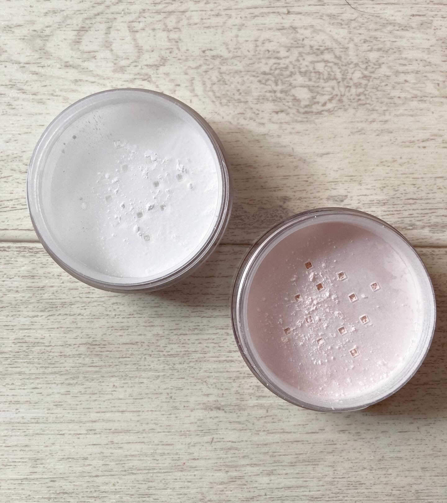 モイスチャーピンクブラーパウダー/Vertty/ルースパウダーを使ったクチコミ（2枚目）