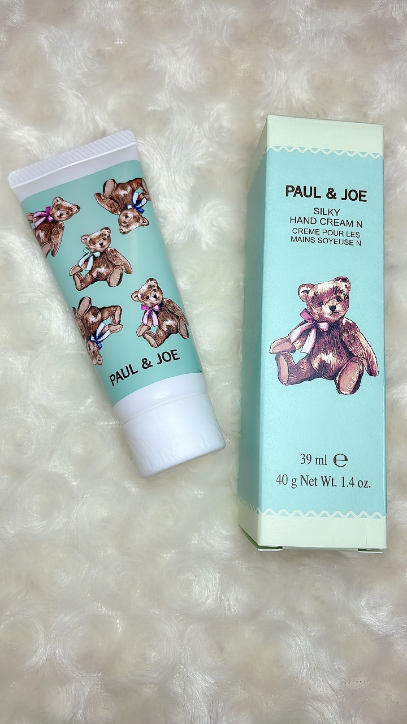 PAUL & JOE BEAUTE ラッピングハンドクリームのクチコミ「
【#pr 】powderroom様よりポール＆ジョー ラッピングハンドクリームをいただきまし.....」（1枚目）