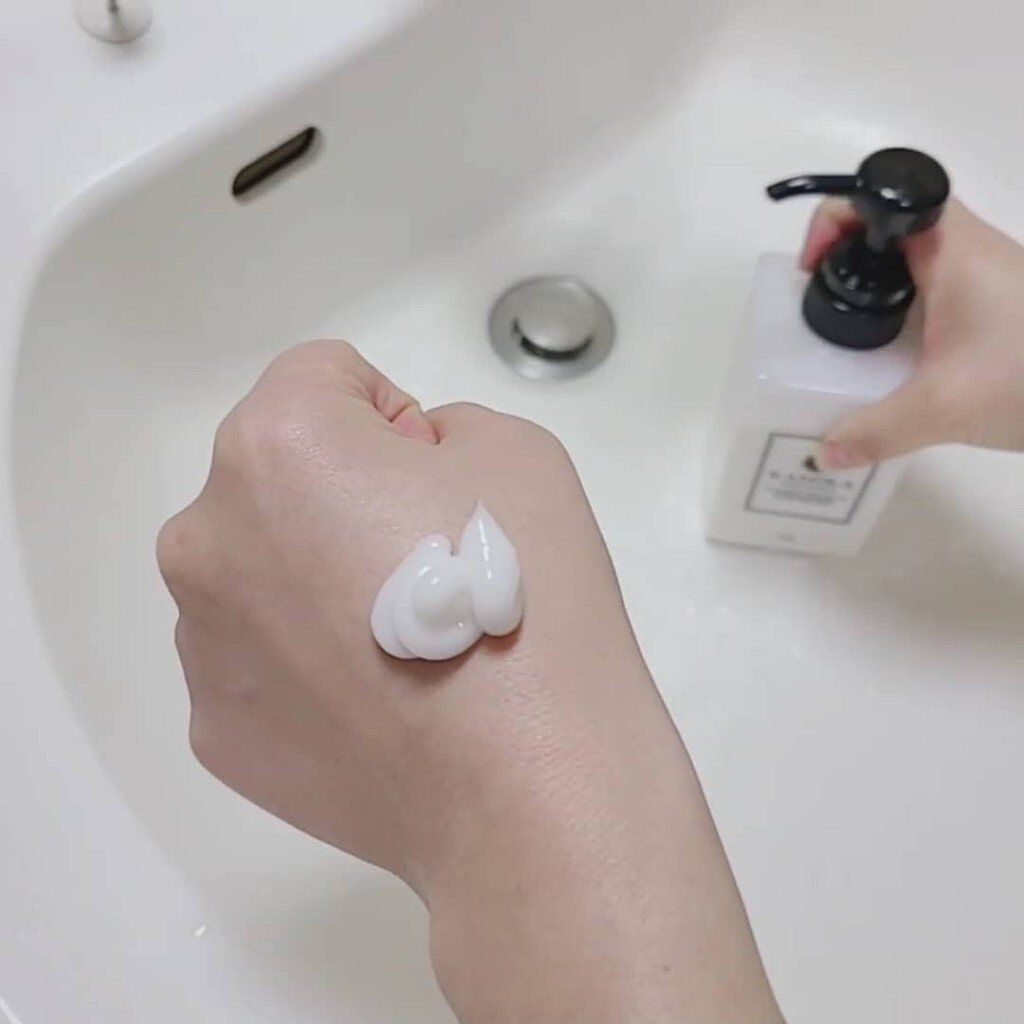 黒髪クリームシャンプー/KAMIKA/シャンプー・コンディショナーを使ったクチコミ（2枚目）