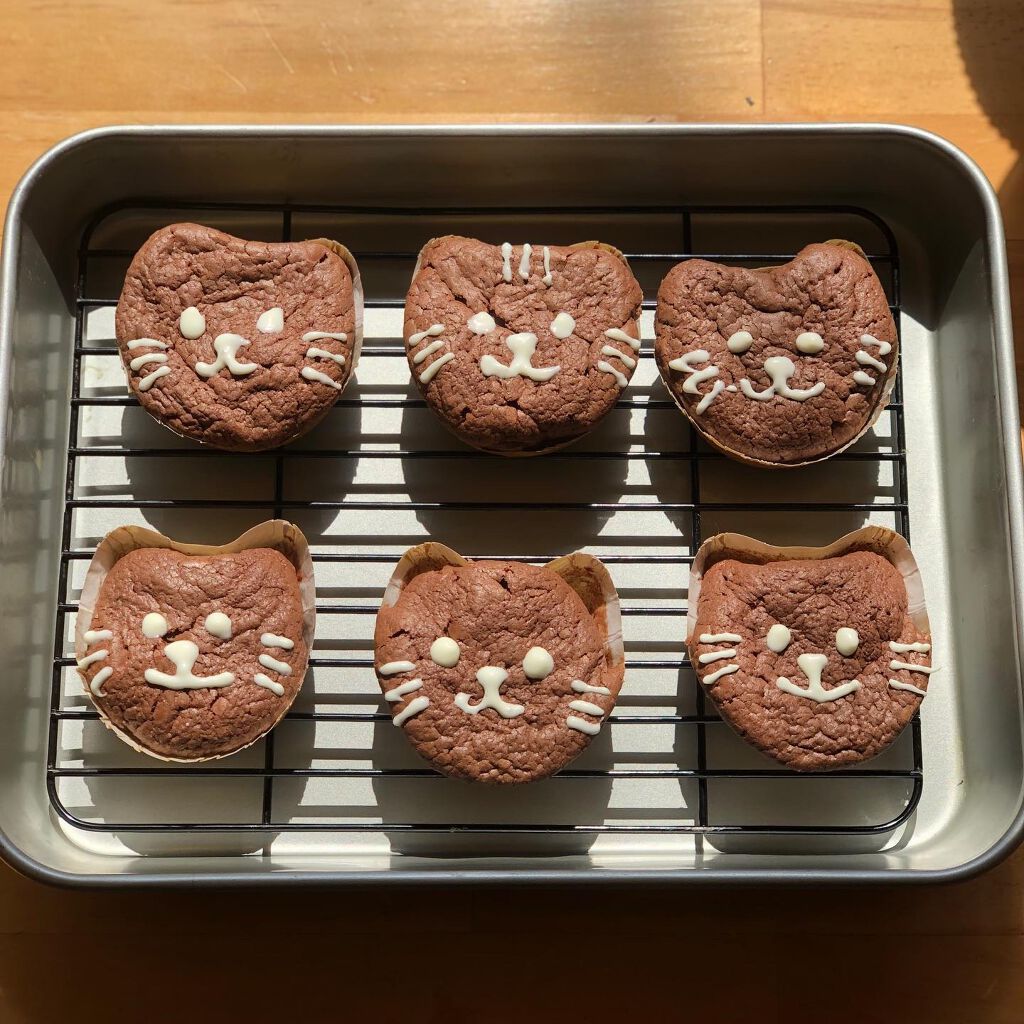 ゆーやん on LIPS 「cottaの手作りキットで、可愛い猫ちゃん型のガトーショコラを..」(2枚目)