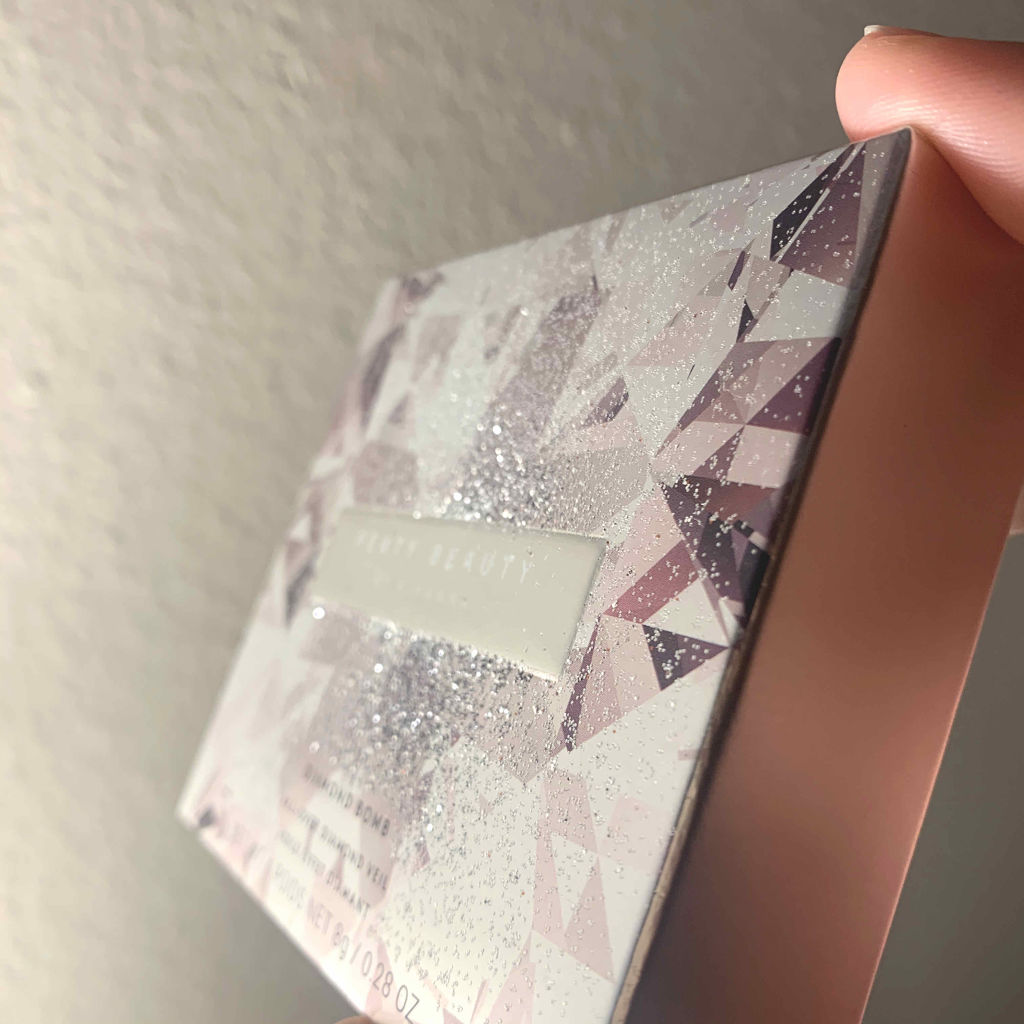 DIAMOND BOMB/FENTY BEAUTY BY RIHANNA/パウダーハイライトを使ったクチコミ（2枚目）