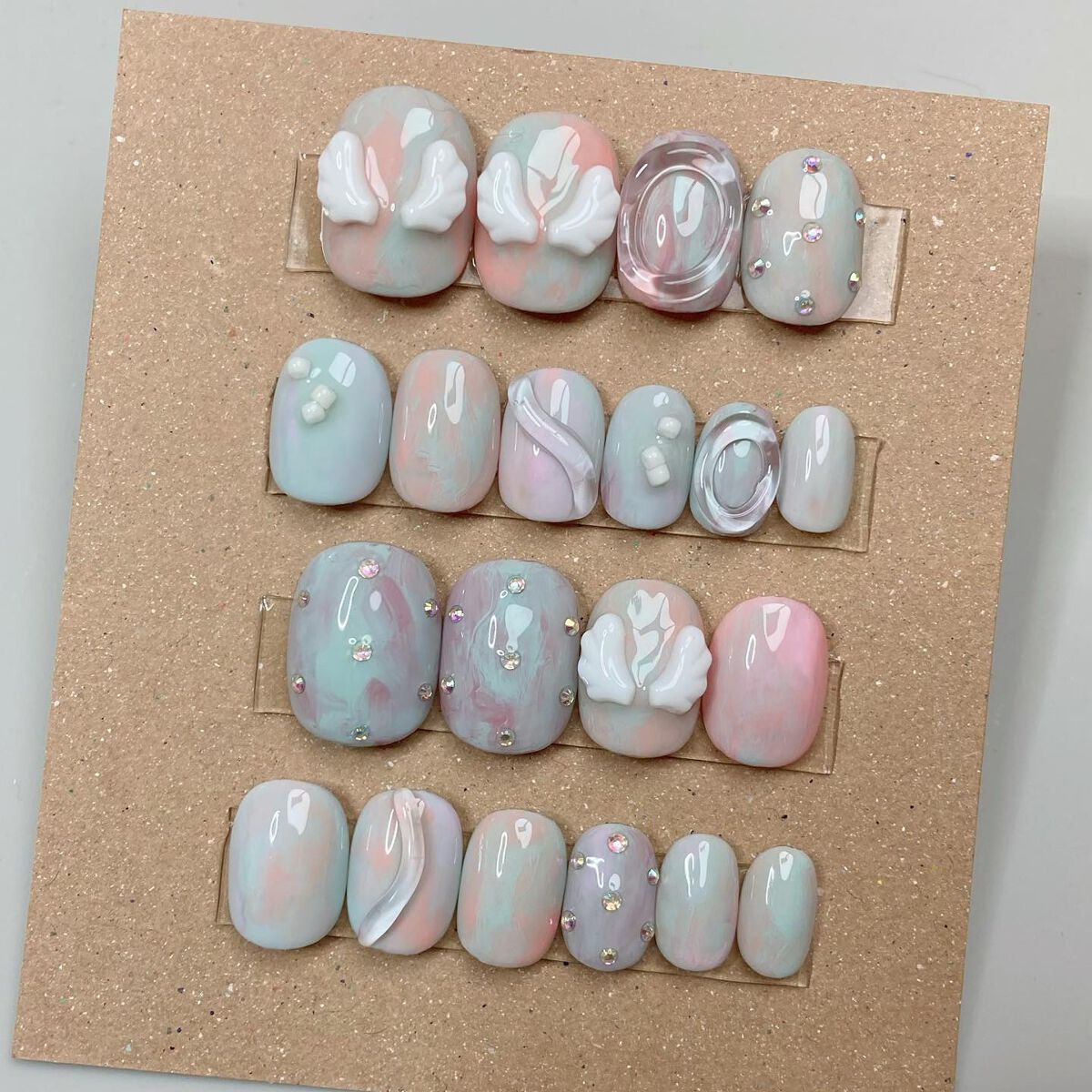 つけ爪やさん \MUU/ on LIPS 「はじめて羽付けたけど…かわいすぎてびっくりした.BASEショッ..」(2枚目)