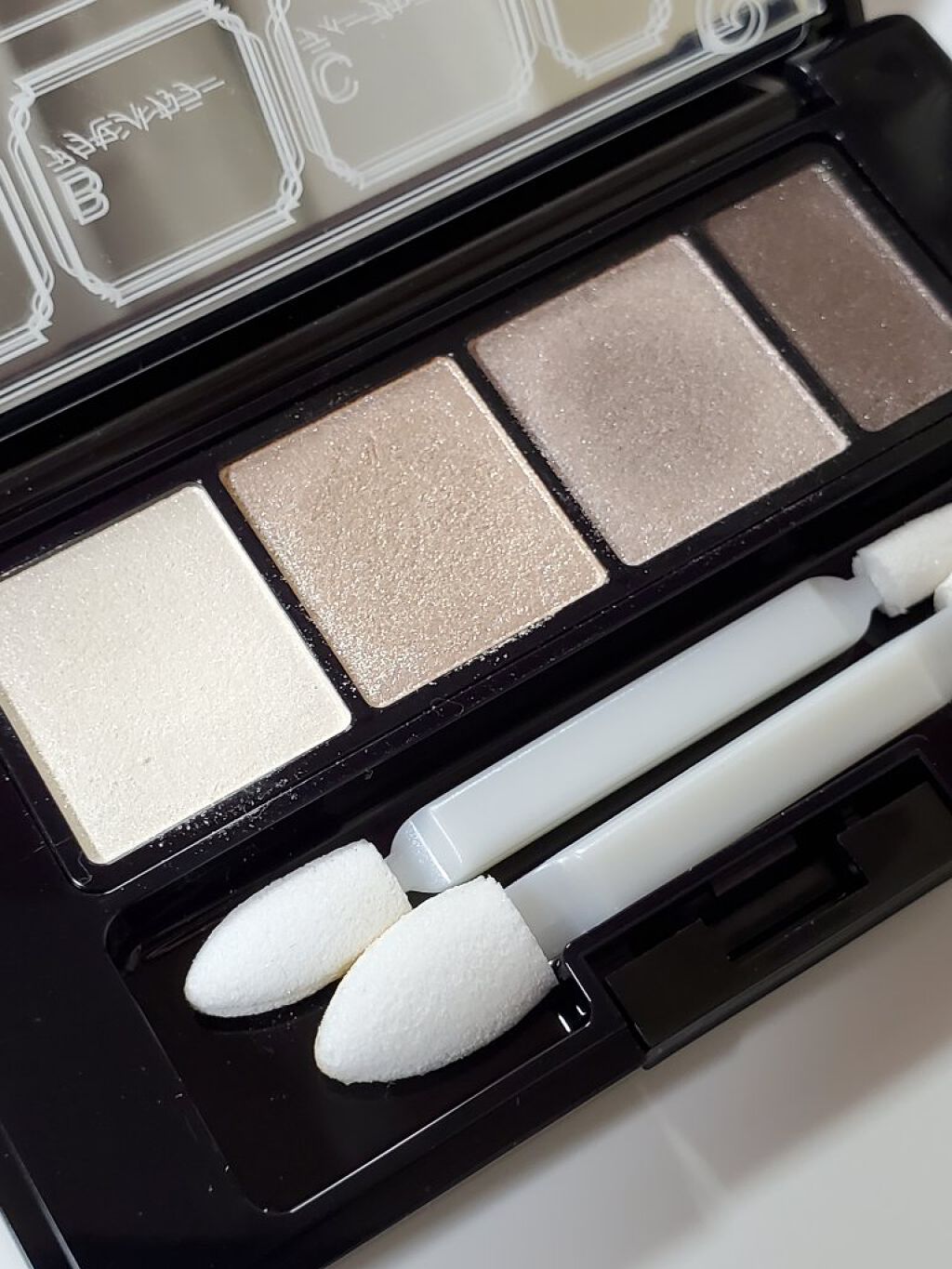 パーフェクト アイシャドウパレット/DHC/アイシャドウパレットを使ったクチコミ（2枚目）