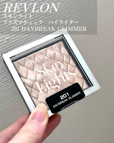 REVLON スキンライト プリズマティック ハイライターのクチコミ「\ お上品さも華やかさも譲れないなら /
レブロンのハイライターが納得の仕上がりなので、レビュ.....」（2枚目）