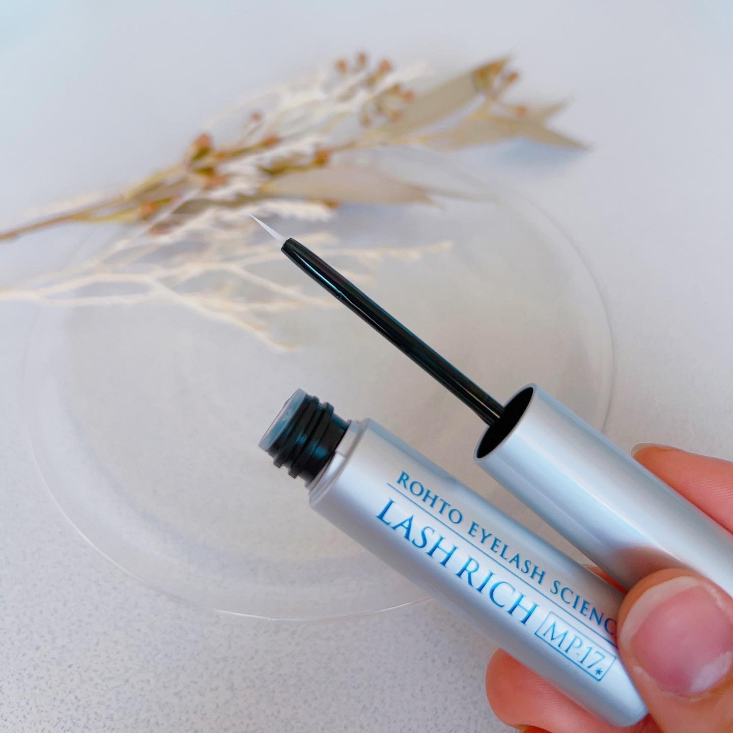 ラッシュリッチアイラッシュセラム/ロート製薬/まつげ美容液を使ったクチコミ（2枚目）