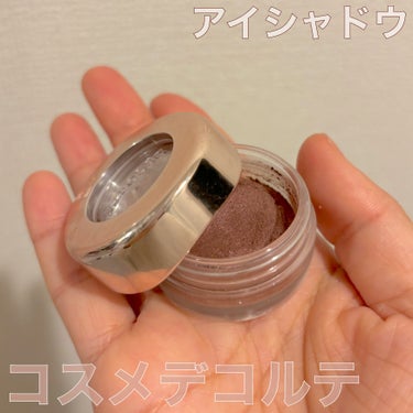 DECORTÉ
アイグロウ ジェム　BE393


DECORTÉのリニューアルする前のアイグロウ ジェム
使い続けて容器も中身も少し汚く笑
けどずっと使い続けられるほど量も多く、
デパコス単色のアイシ