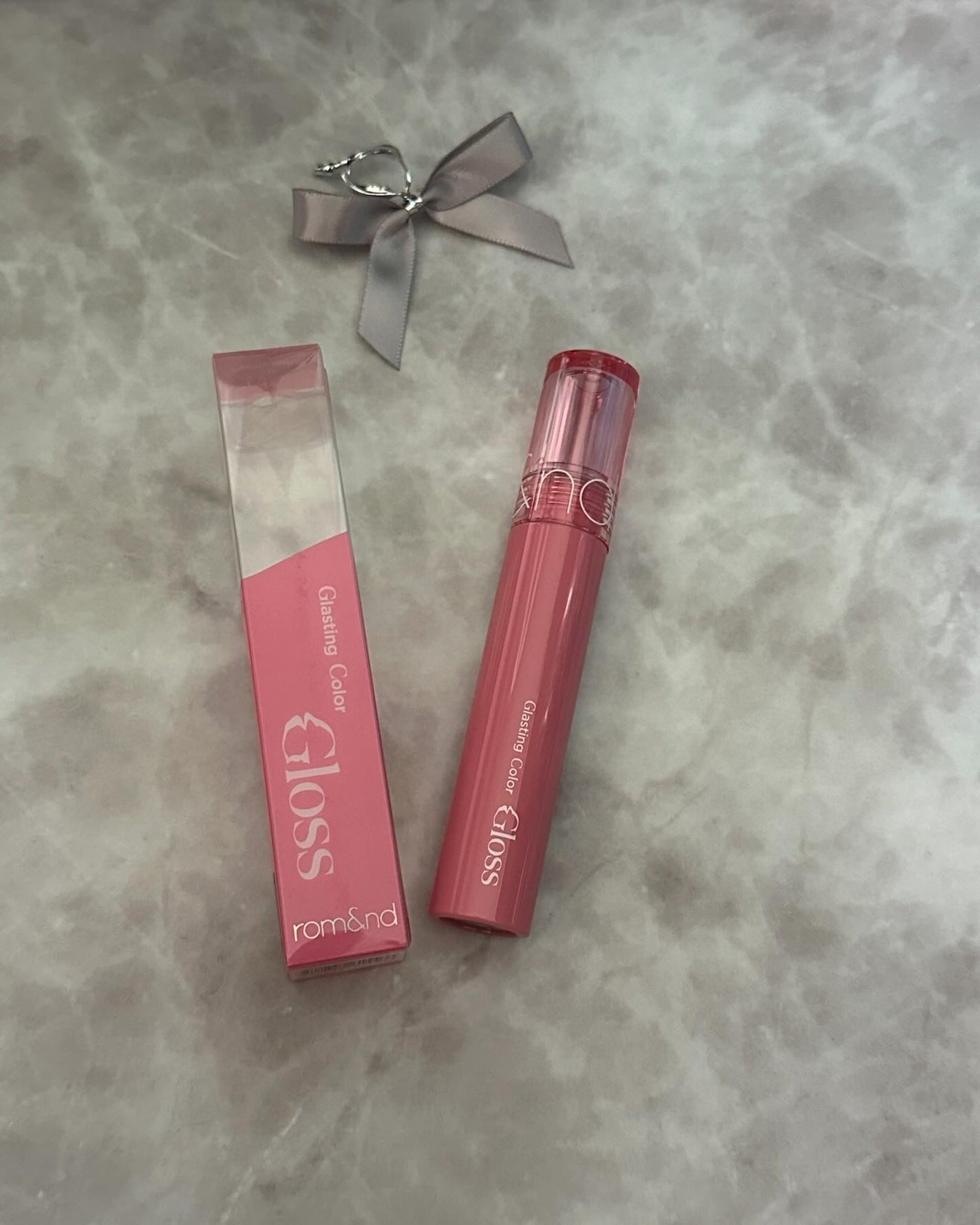グラスティングカラーグロス/rom&nd/リップグロスを使ったクチコミ(1枚目)