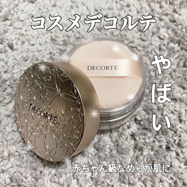 
買わない意味が分からない😭
────────────

【使った商品】
COSME DECORTE フェイスパウダー
11番 luminary ivory    

【使用感】
顔にパウダー付けたとこ