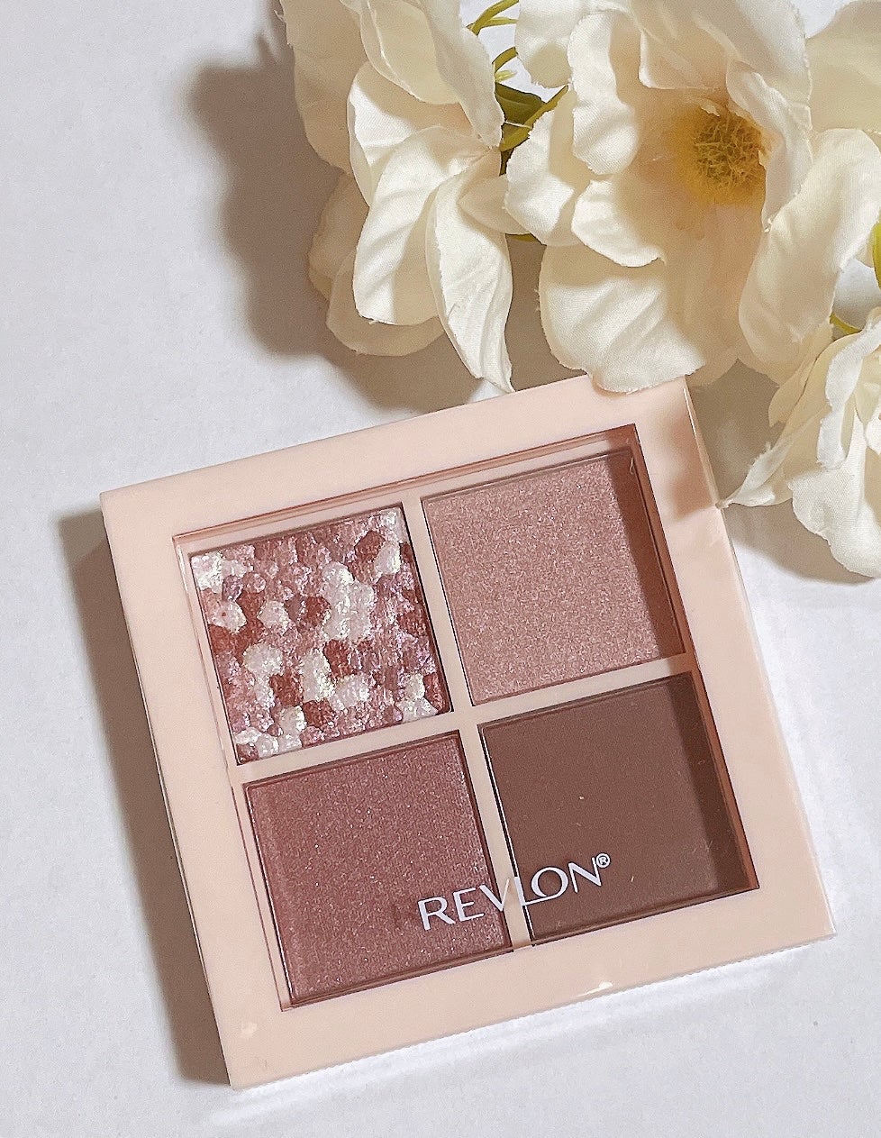 レブロン ダズル アイシャドウ クアッド/REVLON/アイシャドウパレットを使ったクチコミ(1枚目)