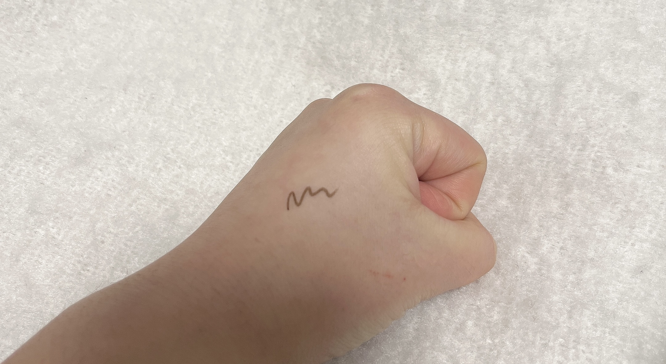 「密着アイライナー」極細クリームペンシル/デジャヴュ/ペンシルアイライナーを使ったクチコミ（2枚目）