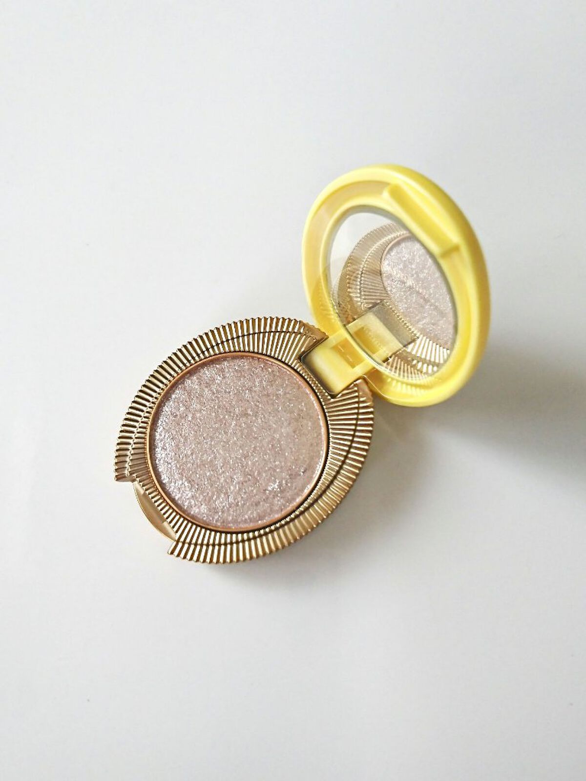 グリタリング アイカラー/レ・メルヴェイユーズ ラデュレ/単色アイシャドウを使ったクチコミ(3枚目)