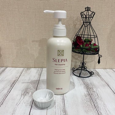 SLEPIA ヘアクレンジングのクチコミ「これ一つで済んでしまう、ヘアクレンジングというものを初めて使ってみました。


ヒビノビさまの.....」（2枚目）