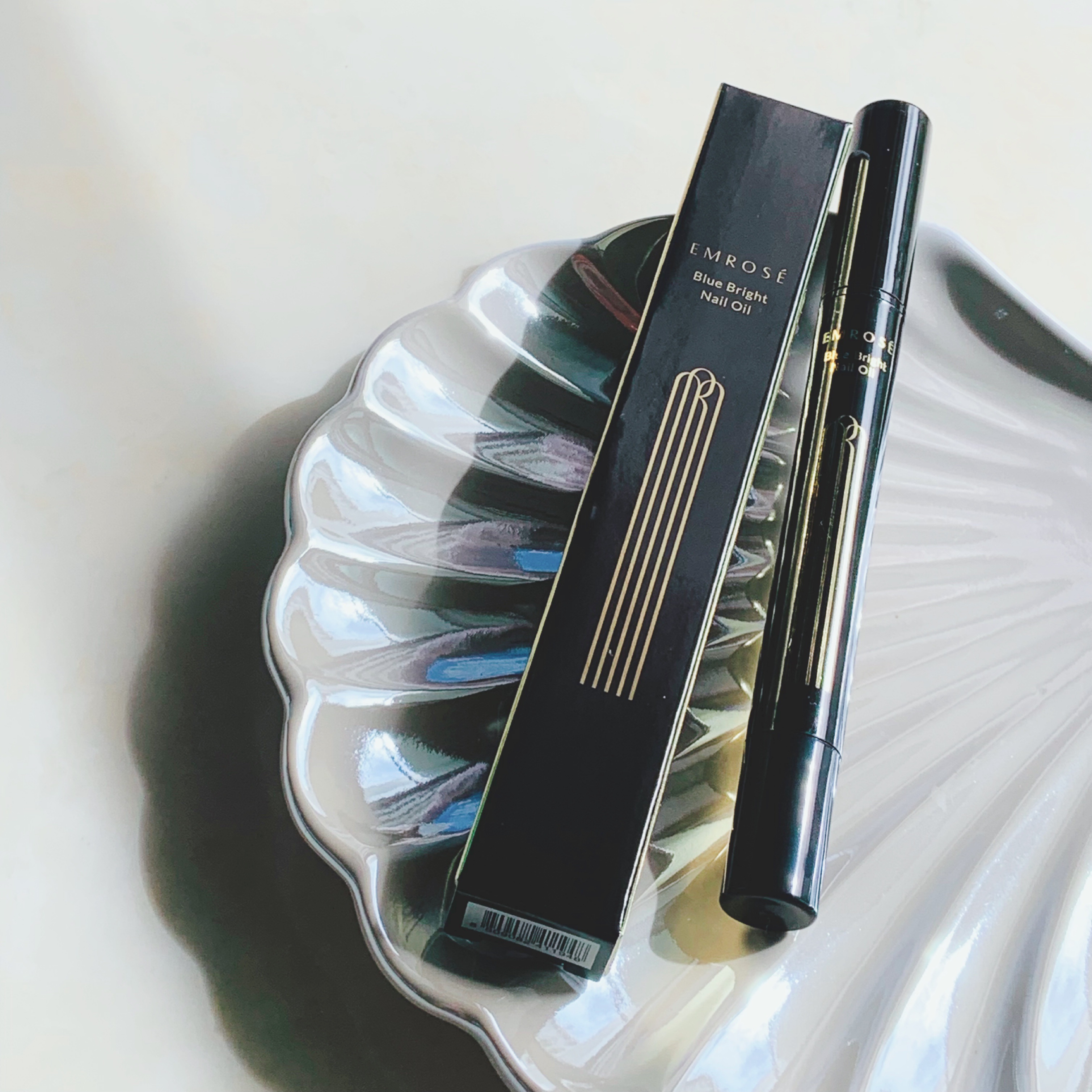 ブルーブライトネイルオイル/EMROSÉ/ネイルオイル・トリートメントを使ったクチコミ（2枚目）