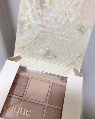 dasique 03Nude Potion
dasique
Shadow Pallete　03Nude Potion

メガ割で迷いに迷って最終日に購入しました。
公式の色見本の淡い色に惹かれてしまいま