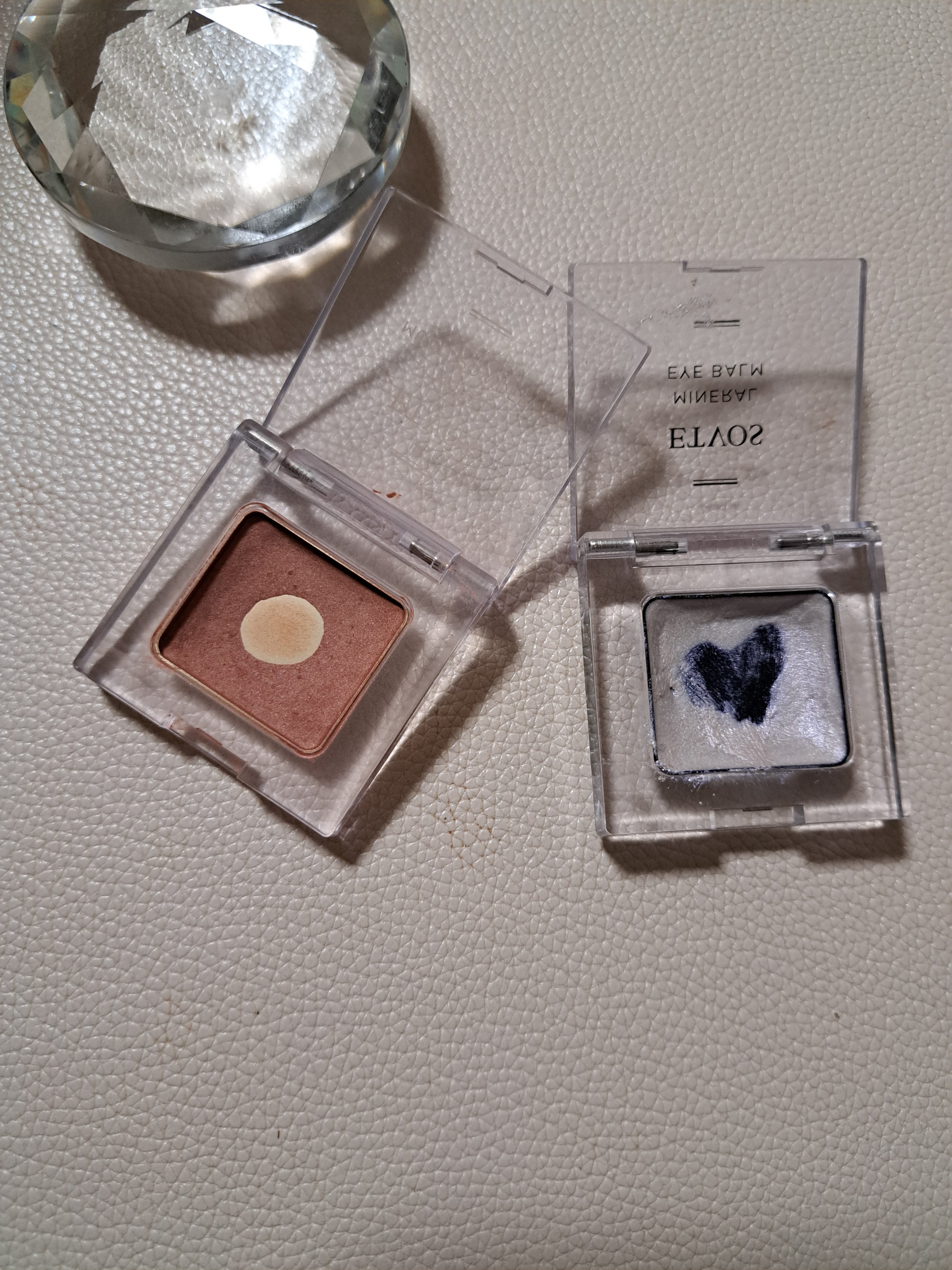 ミネラルマルチパウダー/エトヴォス/単色アイシャドウを使ったクチコミ（1枚目）