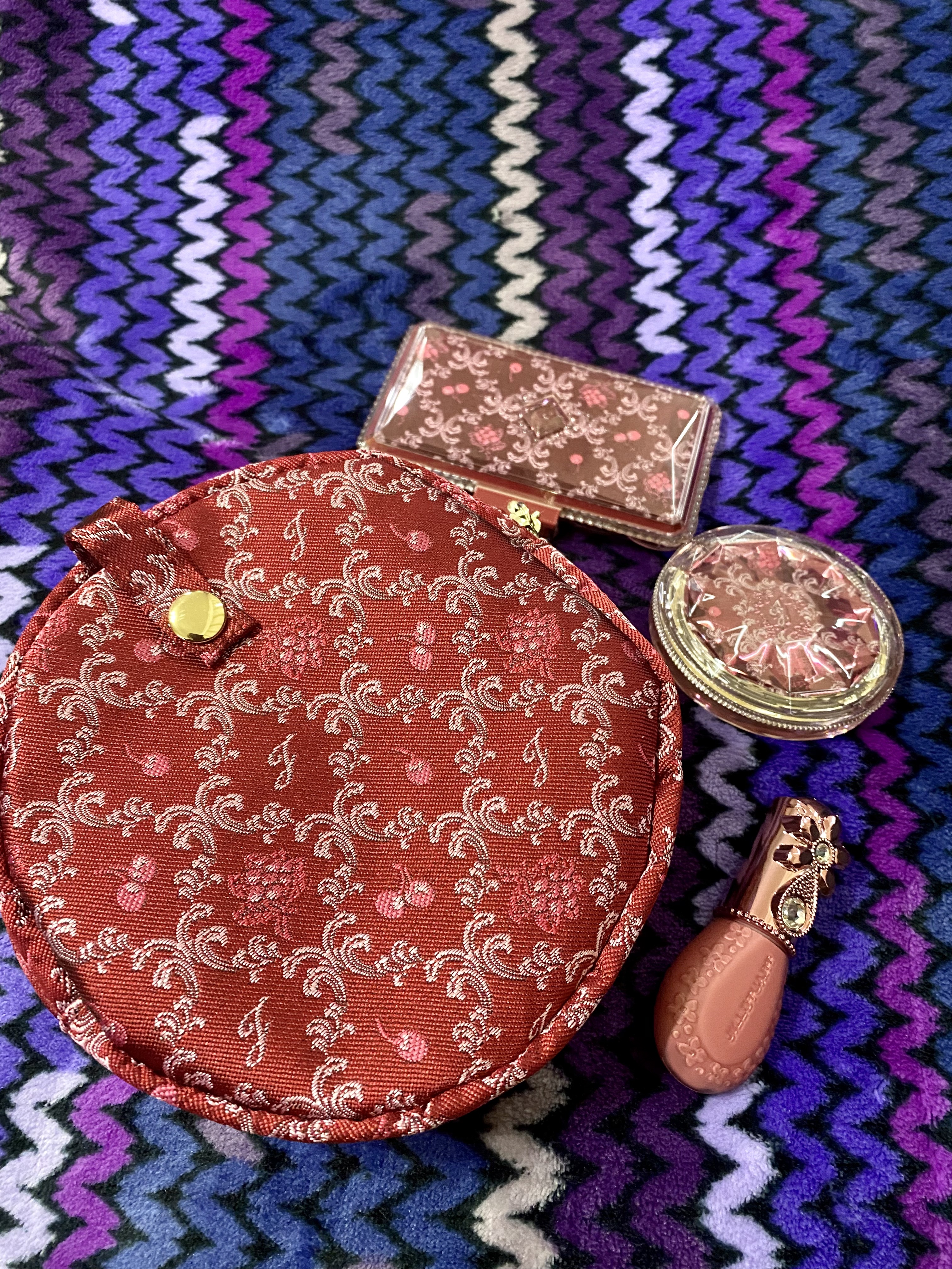 JILL STUARTミッドナイトチェリー コレクションとJILL STUARTアイダイヤモンド グリマー01rose glitzを購入してました( •̀  •́ゞ)ﾋﾞｼｯ!!❤️💕

いやぁ〜予約しておいたんて良かったぁ〜😊✨アイダ