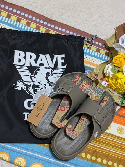 真紅 on LIPS 「BRAVEGYM×SHOERETコラボサンダルバックルタイプを..」(1枚目)