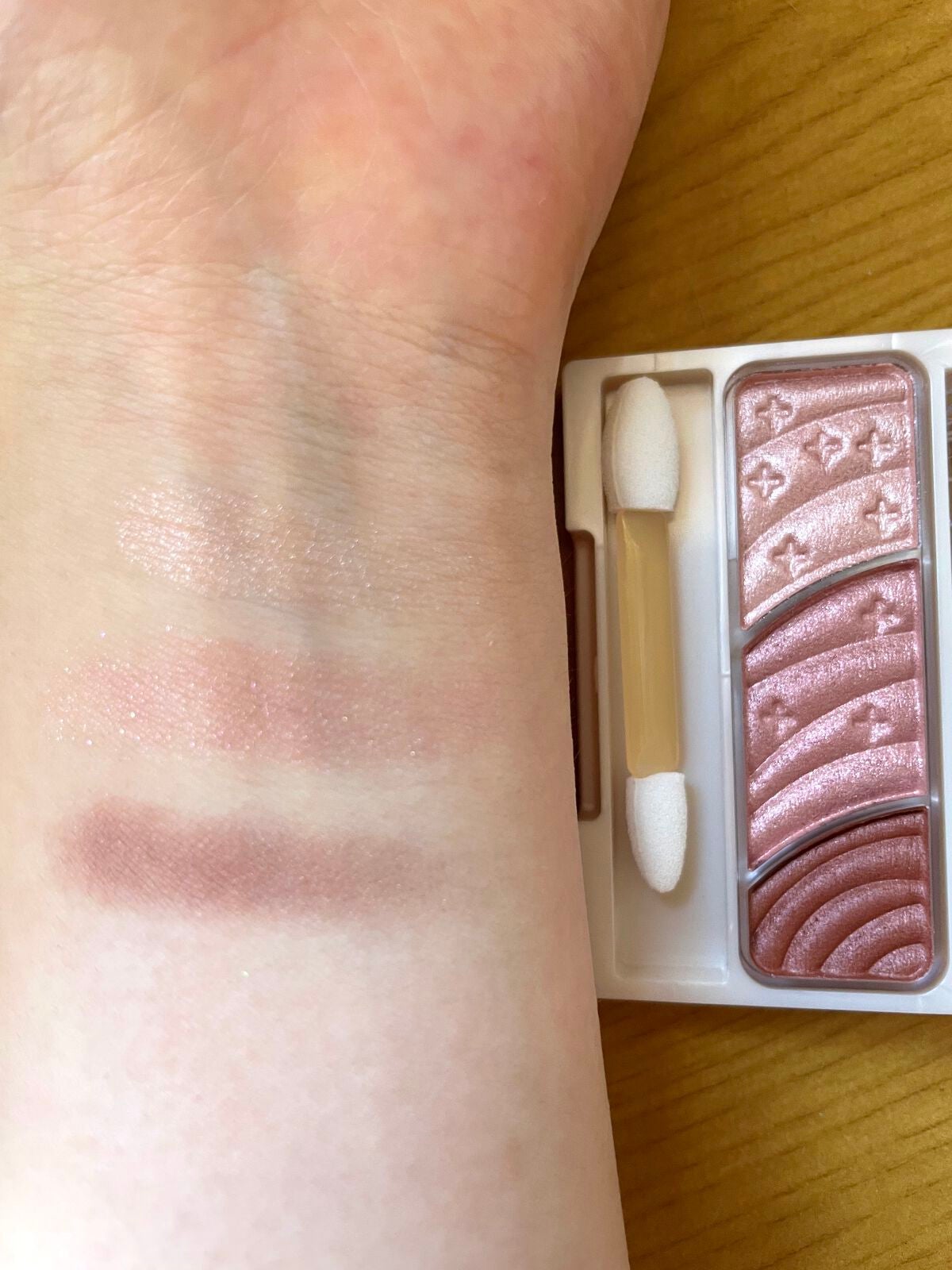 トーンアップアイシャドウ/CEZANNE/アイシャドウパレットを使ったクチコミ(3枚目)