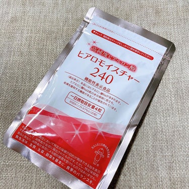 ヒアロモイスチャー２４０

ヒアロモイスチャー240は肌のサプリメントで日本初の機能性表示食品です。
飲みやすいソフトカプセルで1日4粒目安で、合計240mgのヒアルロン酸Naを摂取でき、身体の内側から