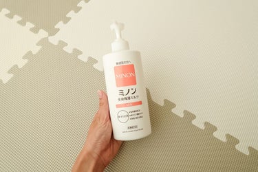 \\ミノン全身保湿ミルク//

使用感はというと、
とっても伸びが良く、使いやすかったです。
ワンプッシュで500円玉大くらいなので、
背中やお腹、足など
パーツごとに適量で使えました。

伸びが良いと