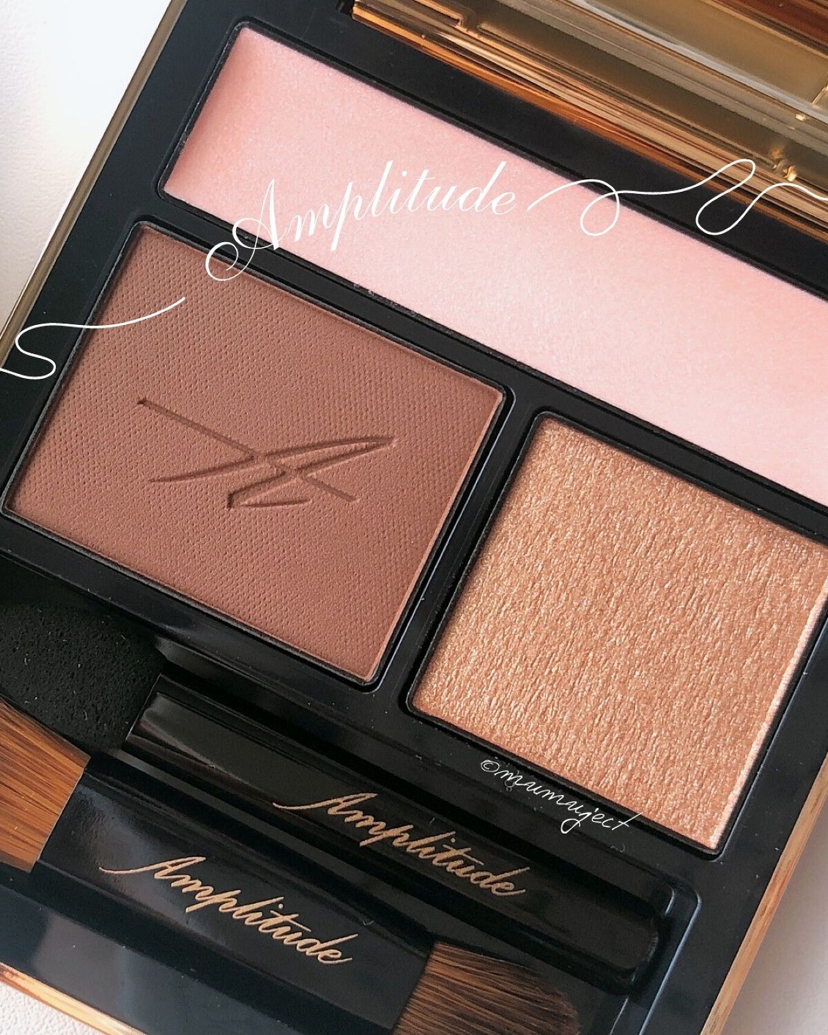 ✦

■ Amplitude
#コンスピキュアスアイズ 
05 ブラウン
------------------------------------

ナチュラルで透明感がものすごいのに
ひっそりと確実に目元を盛ってくれるデパコスといえば、ア