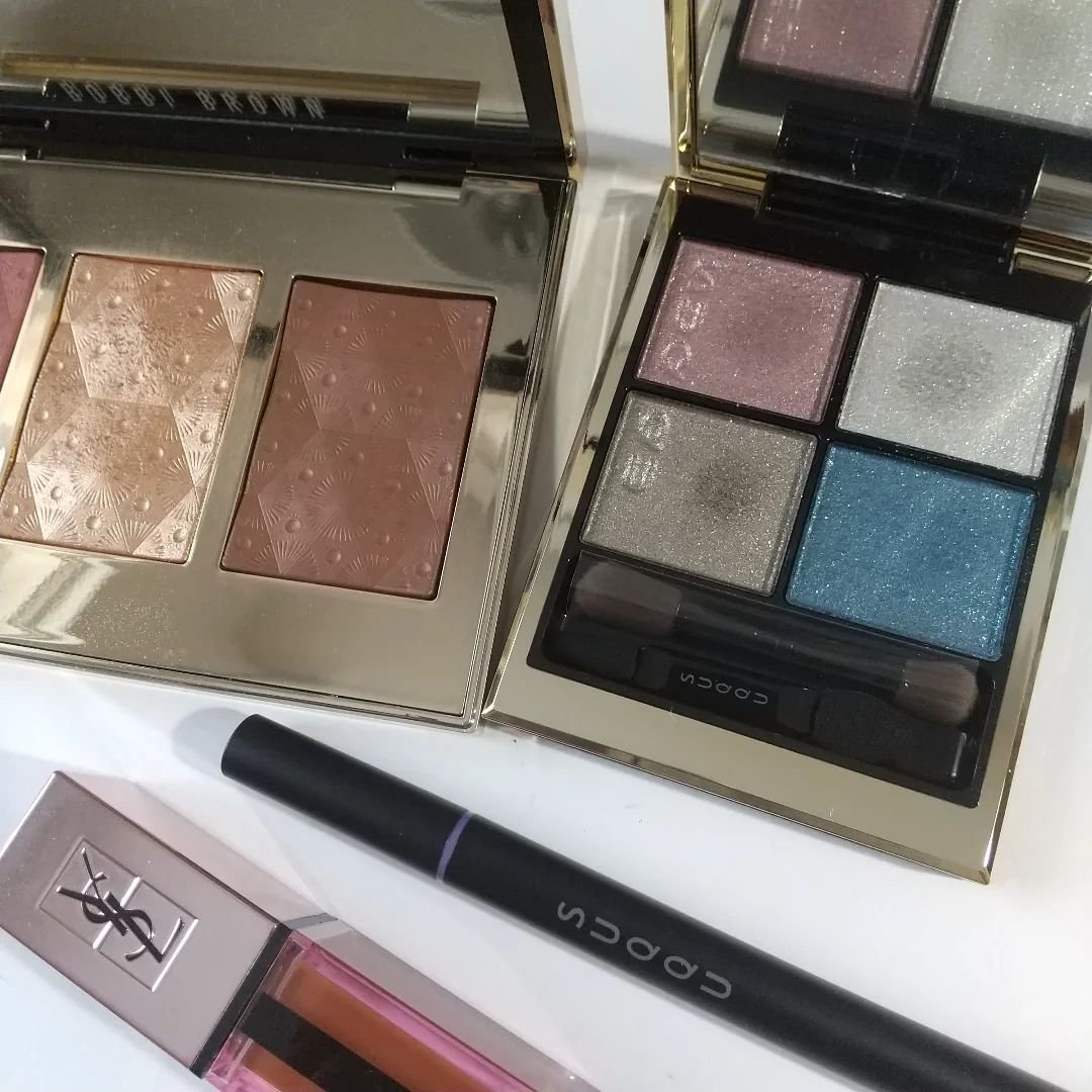 リュクス チーク & ハイライト パレット ゴールデングロウ/BOBBI BROWN/パウダーハイライトを使ったクチコミ（1枚目）