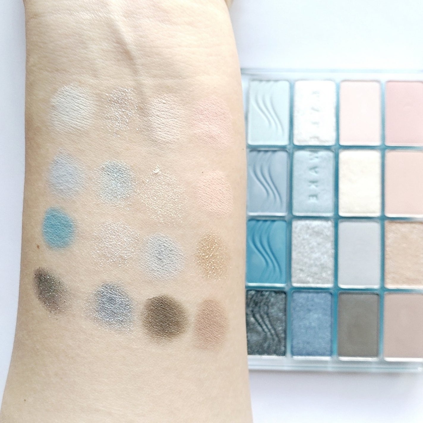 ソフトブラーリングアイパレット/wakemake/アイシャドウパレットを使ったクチコミ(7枚目)